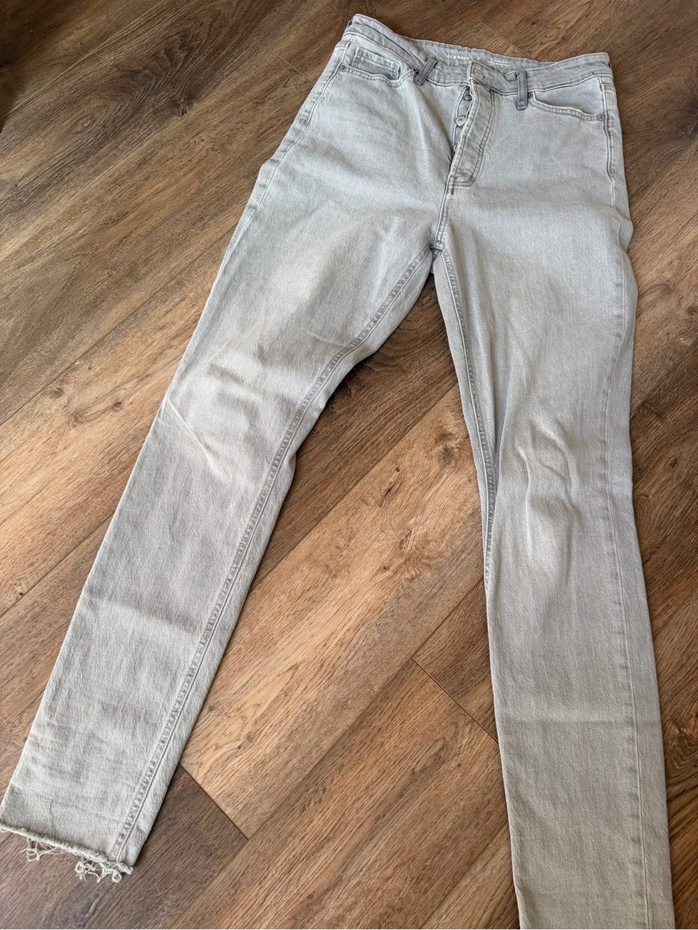 Old Navy Light Gray Slim Straight Women’s Jeans (size: 8 tall)